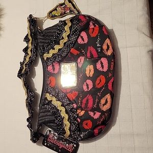 Besteyville, Lips shoulder bag